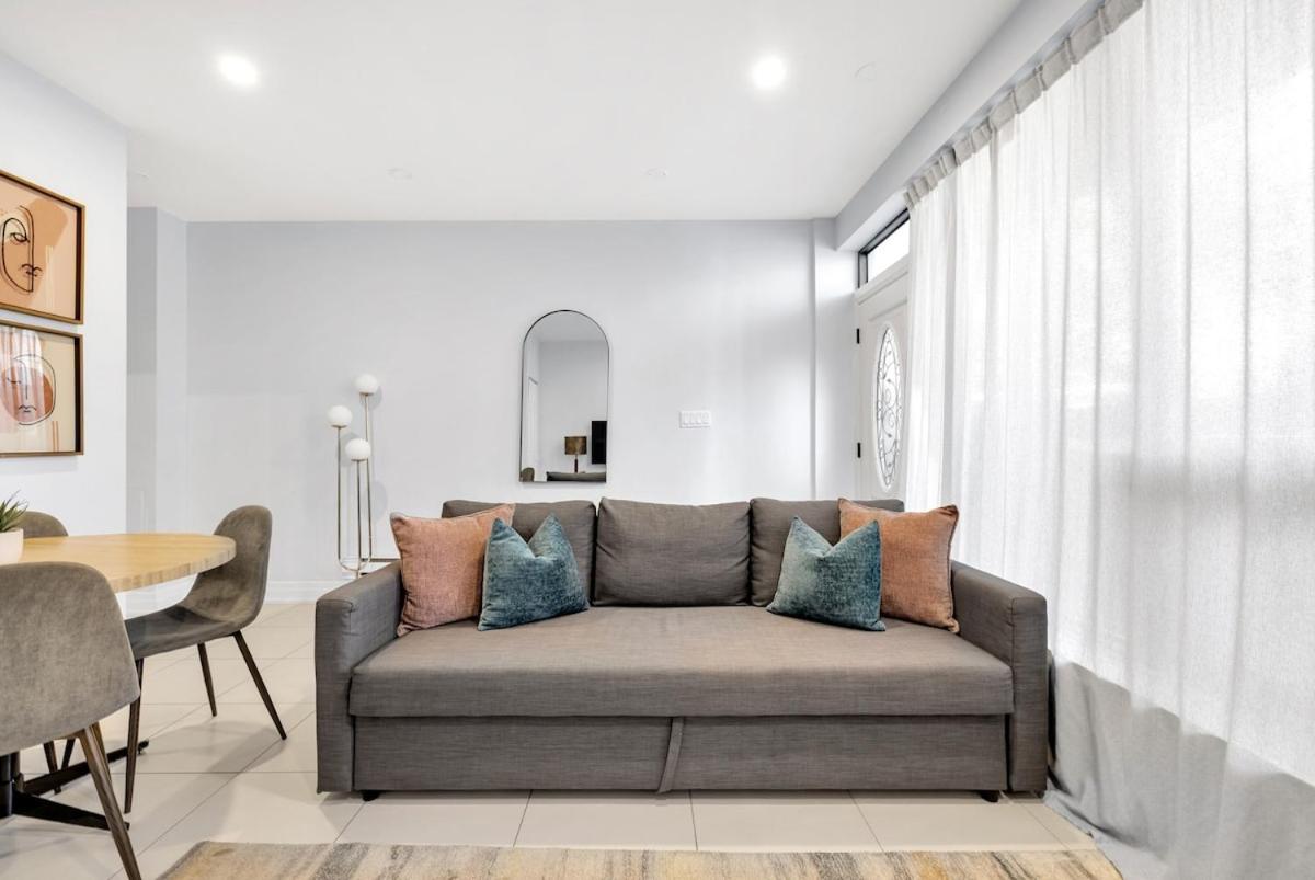 Queen St Stay Boutique And Cafe Paradise Toronto Eksteriør billede